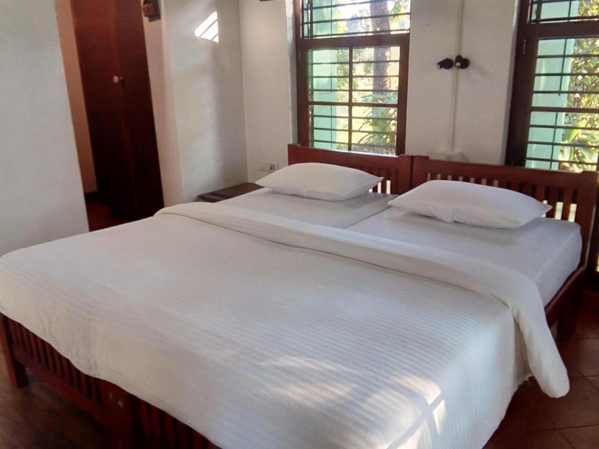 Adri Chembra Hostel Meppādi Buitenkant foto