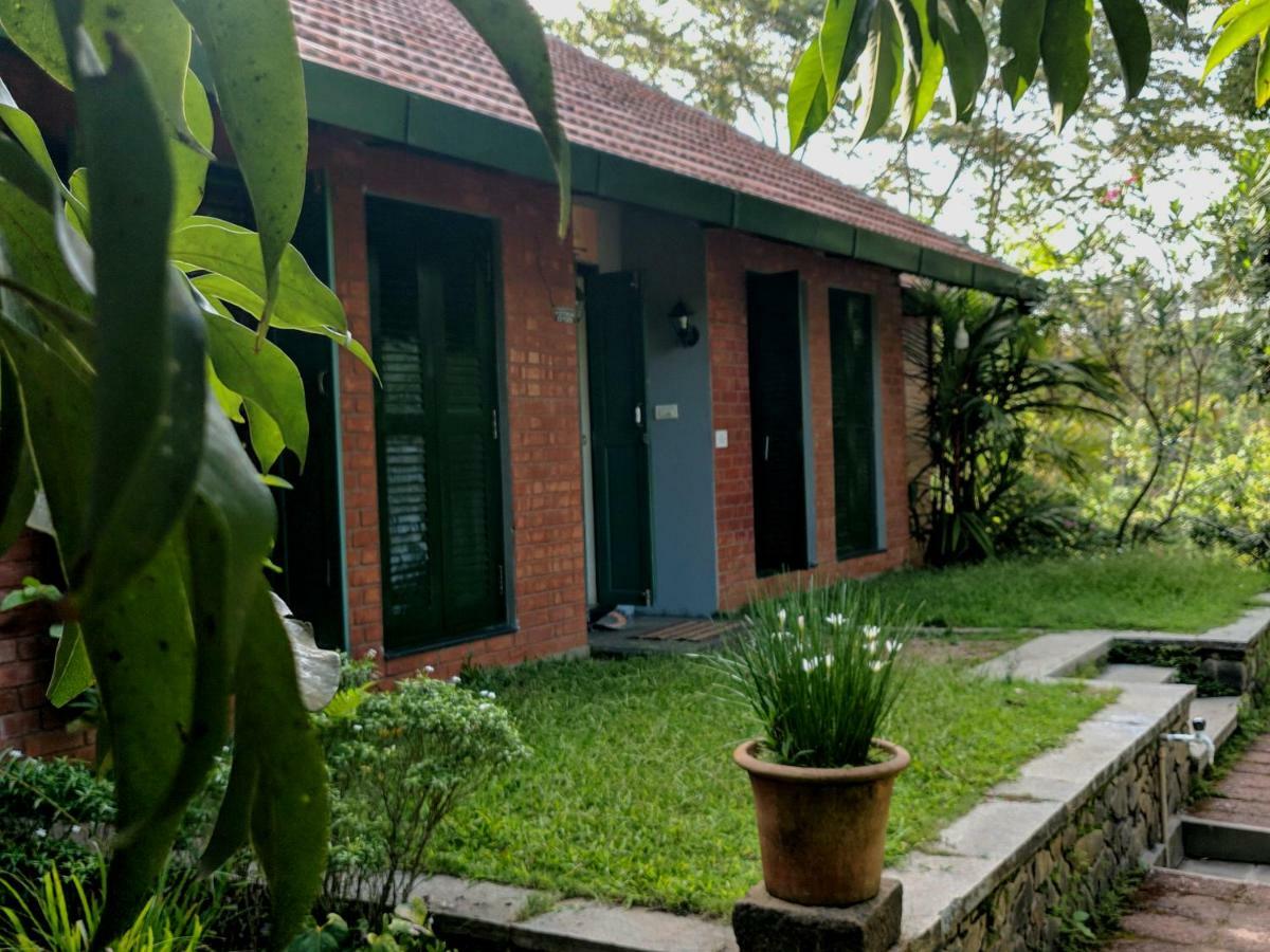 Adri Chembra Hostel Meppādi Buitenkant foto