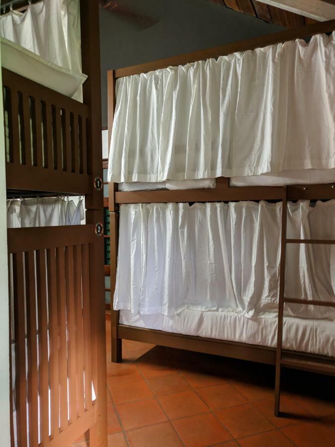 Adri Chembra Hostel Meppādi Buitenkant foto