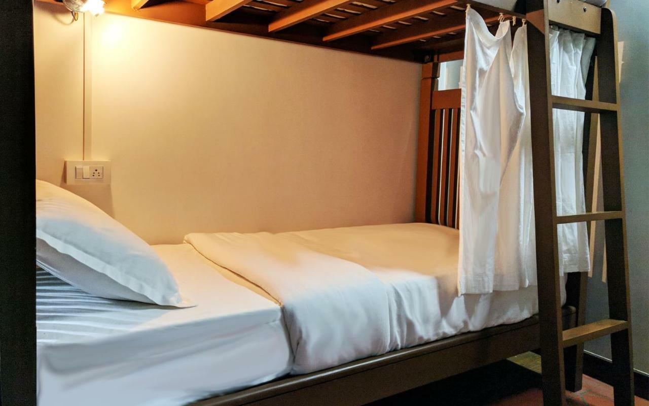 Adri Chembra Hostel Meppādi Buitenkant foto