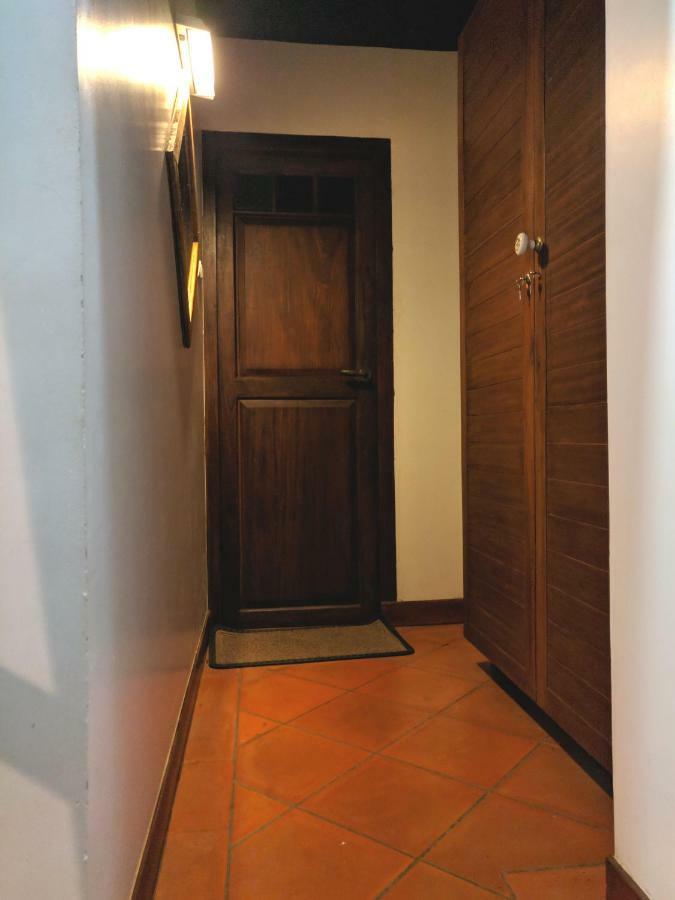 Adri Chembra Hostel Meppādi Buitenkant foto