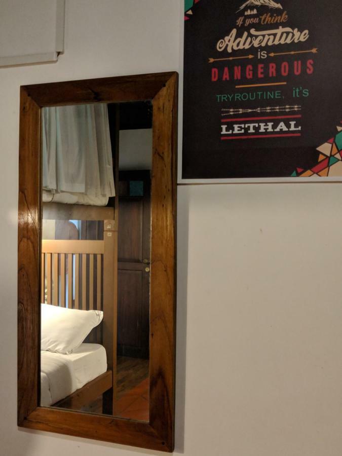 Adri Chembra Hostel Meppādi Buitenkant foto