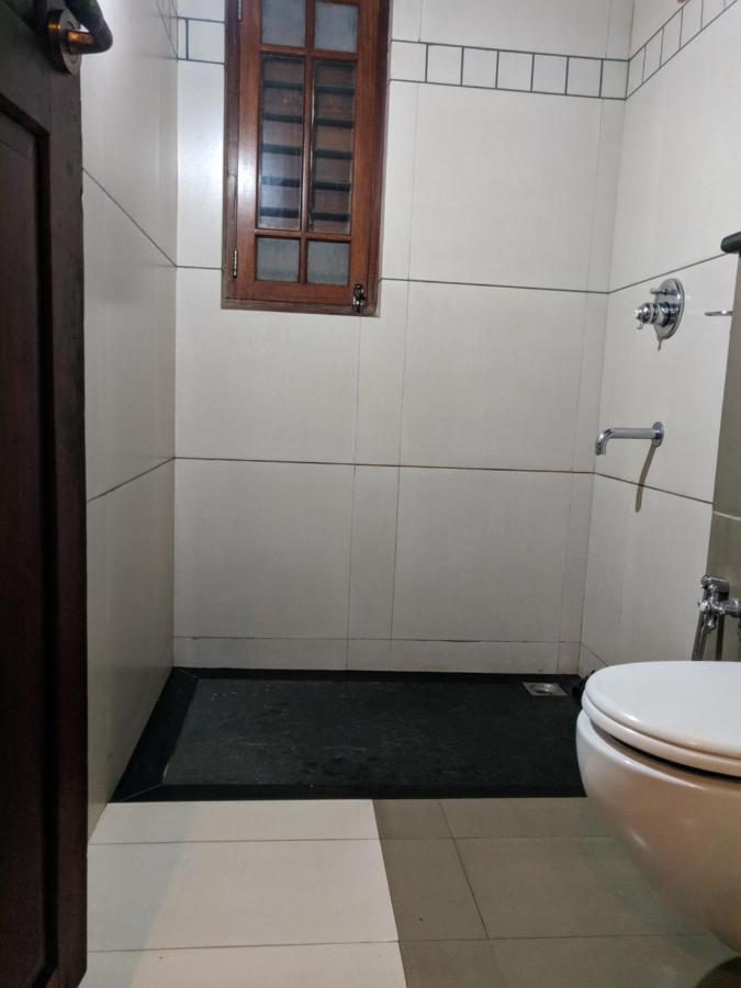Adri Chembra Hostel Meppādi Buitenkant foto