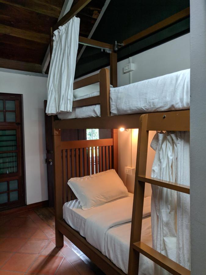Adri Chembra Hostel Meppādi Buitenkant foto